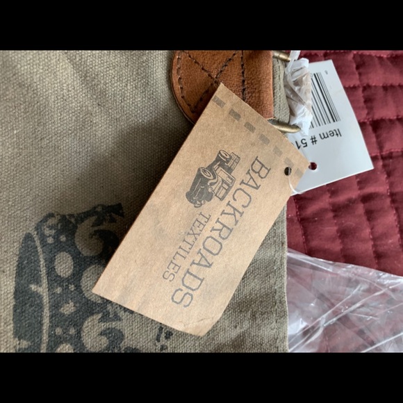 🌻"NEW" ....... TOTE - Picture 6 of 6